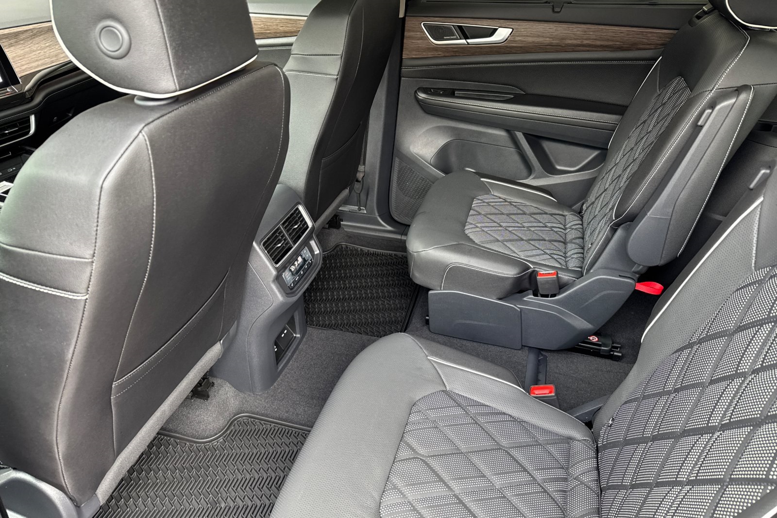Vehicle image 10 of 25