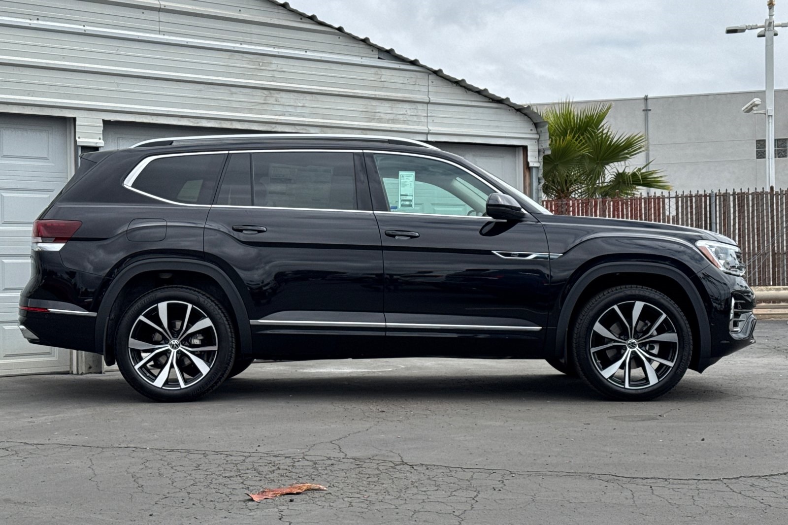 Vehicle image 4 of 25