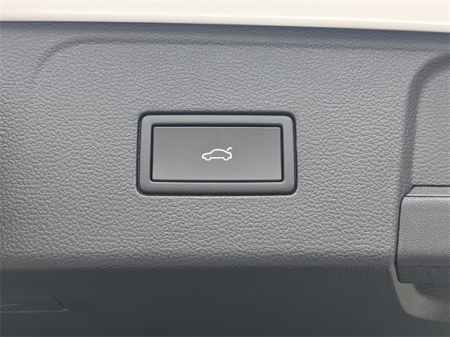Vehicle image 13 of 30