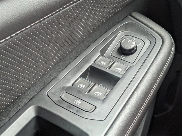 Vehicle image 25 of 30