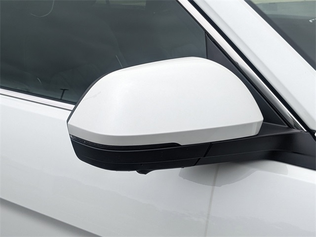 Vehicle image 11 of 30