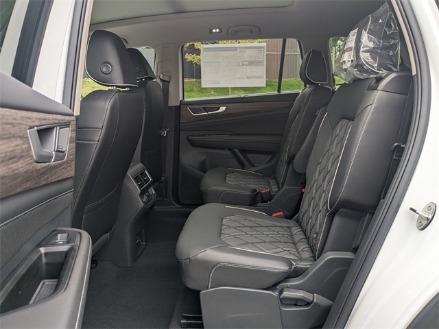 Vehicle image 15 of 30