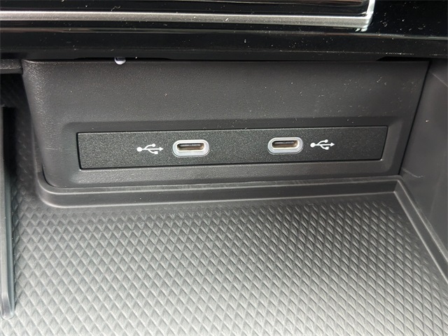 Vehicle image 24 of 30