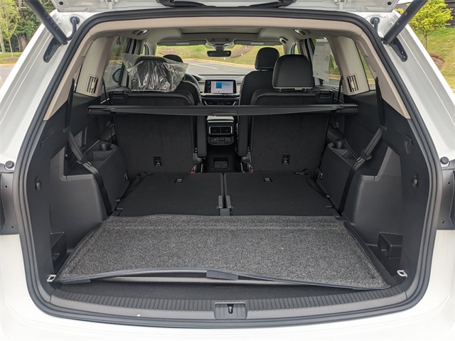 Vehicle image 12 of 30