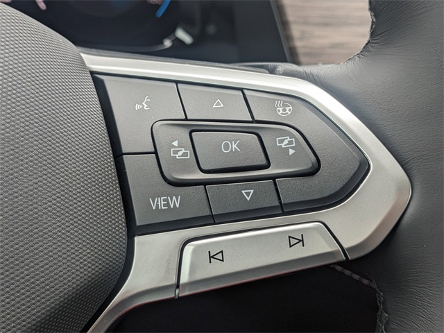 Vehicle image 27 of 30