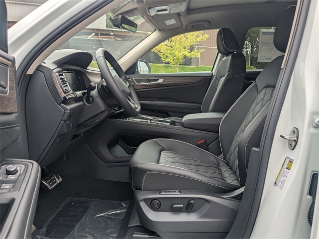 Vehicle image 21 of 30