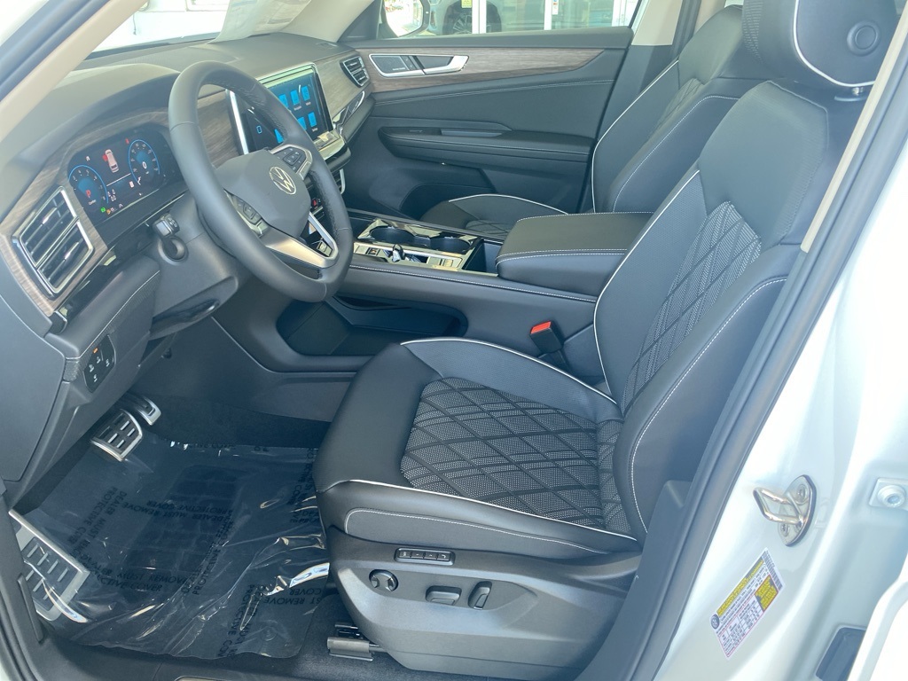 Vehicle image 22 of 36