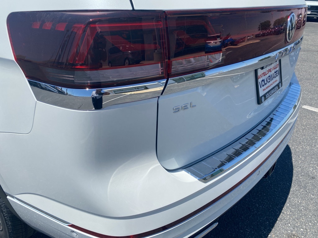 Vehicle image 11 of 36