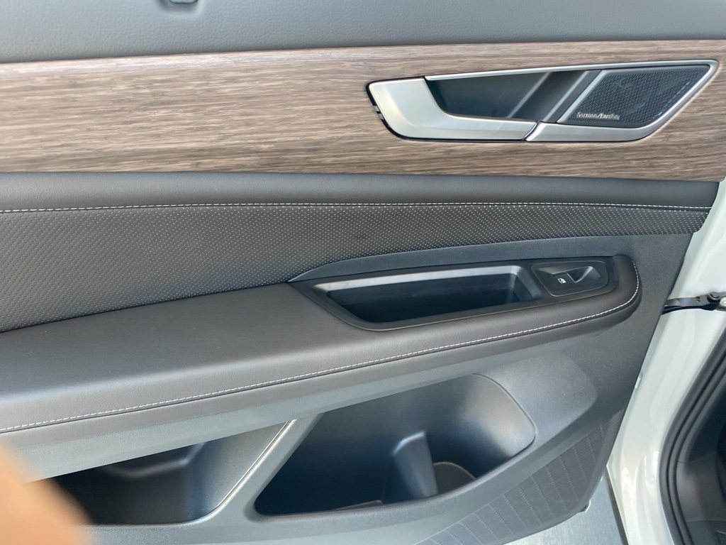 Vehicle image 29 of 36