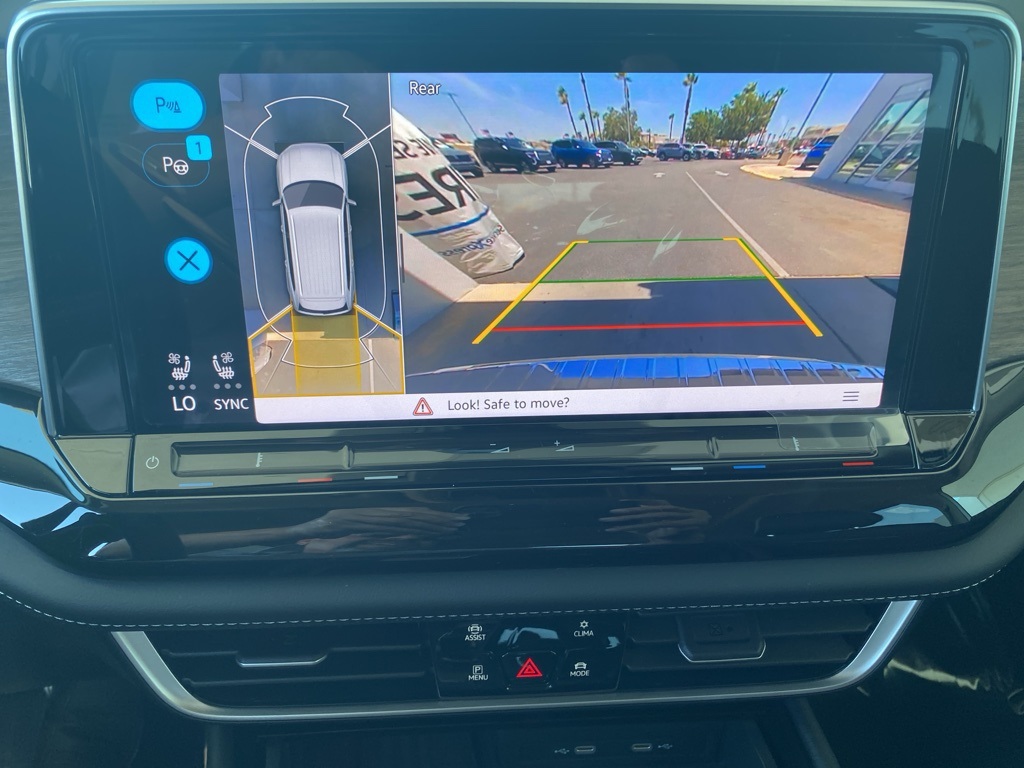 Vehicle image 17 of 36