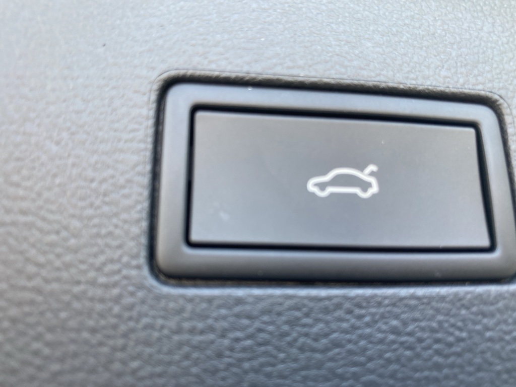 Vehicle image 32 of 36
