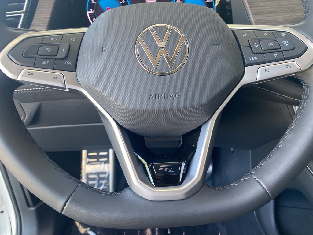Vehicle image 21 of 36