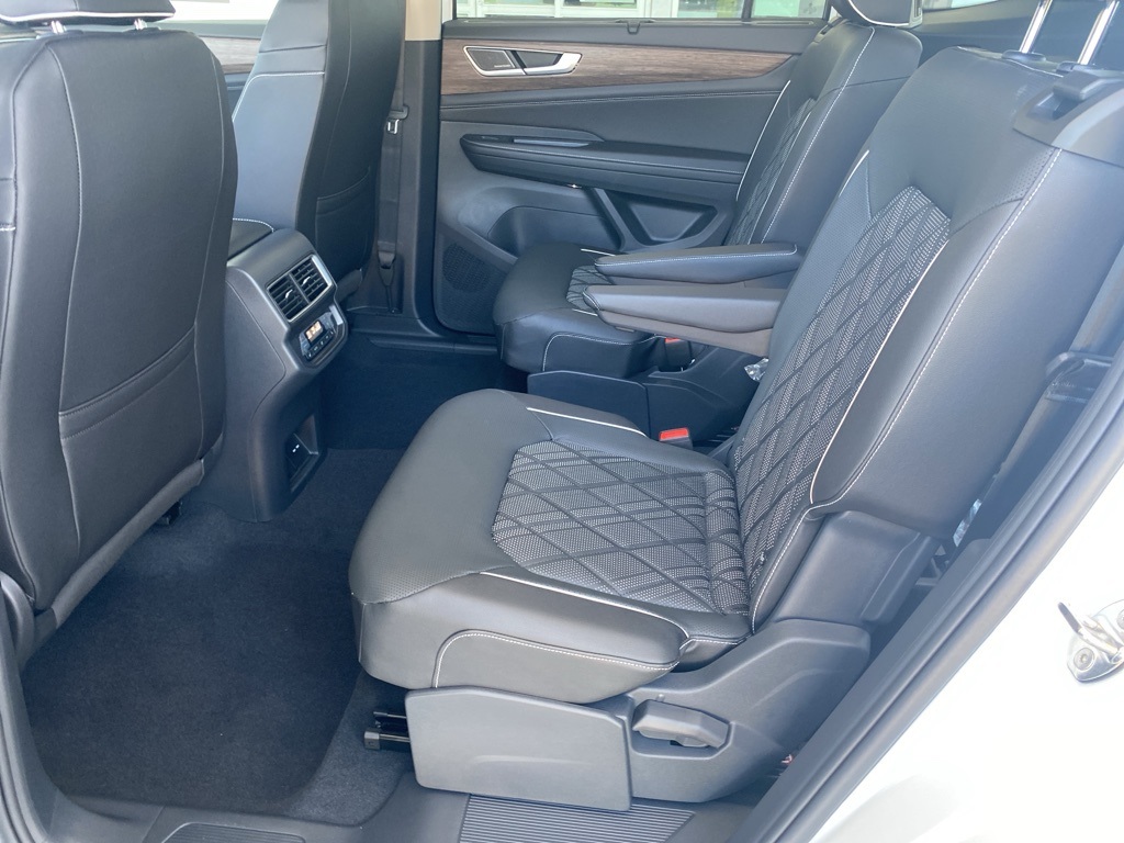 Vehicle image 24 of 36