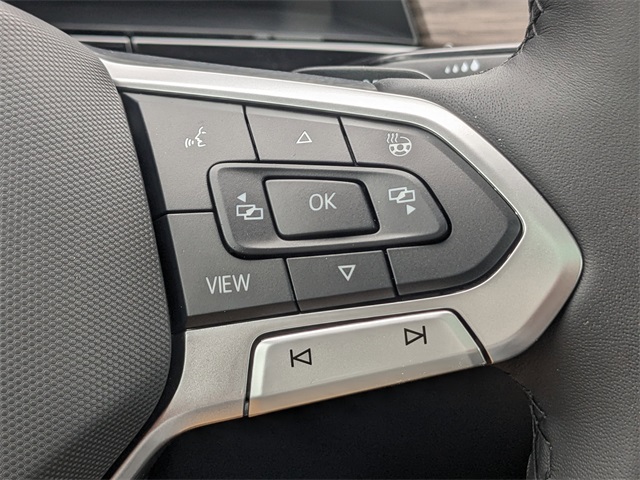 Vehicle image 27 of 30