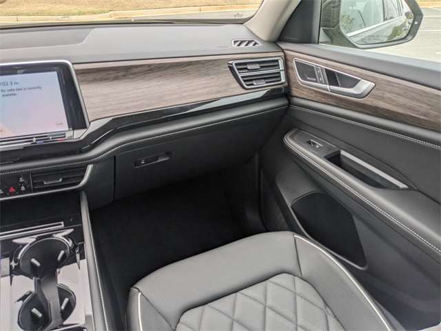 Vehicle image 17 of 30