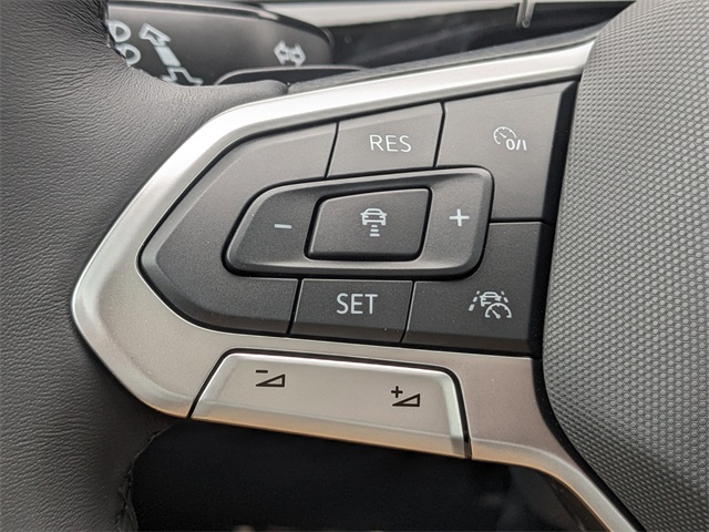 Vehicle image 26 of 30