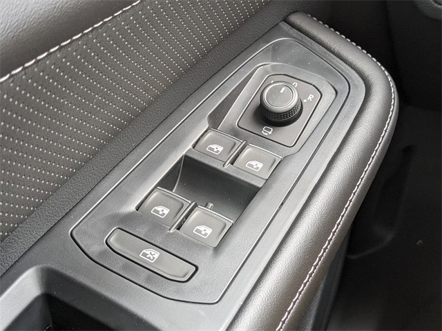 Vehicle image 25 of 30