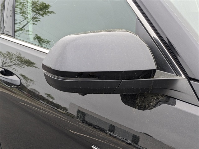 Vehicle image 10 of 30