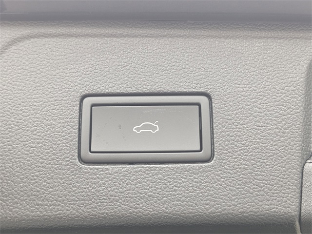 Vehicle image 12 of 30