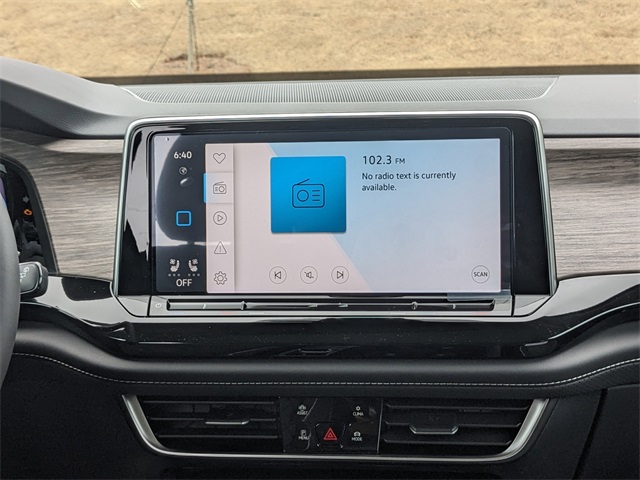 Vehicle image 18 of 30