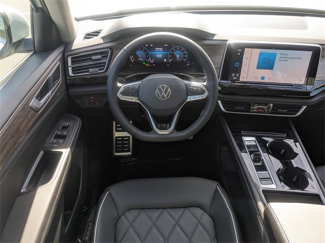 Vehicle image 26 of 65