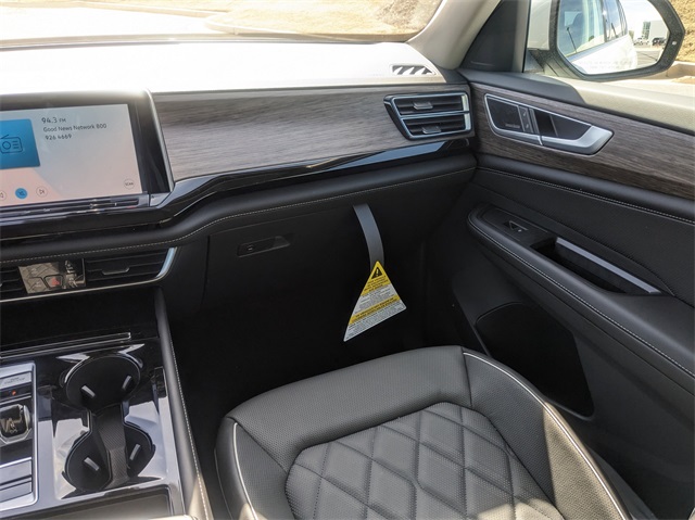 Vehicle image 51 of 65
