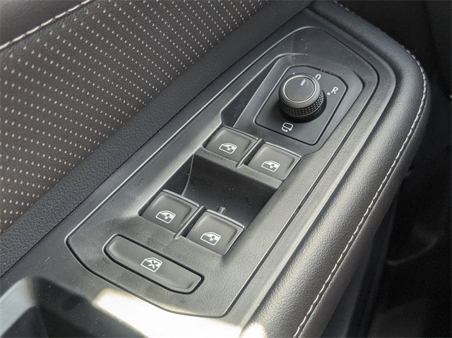 Vehicle image 60 of 65