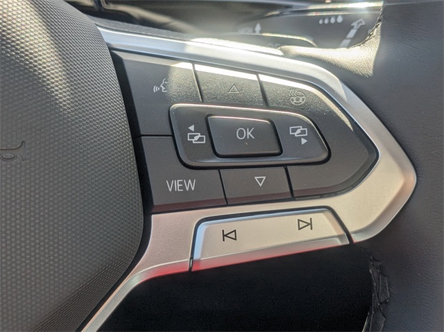 Vehicle image 38 of 65