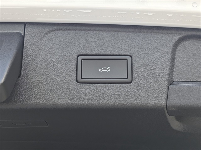 Vehicle image 13 of 29