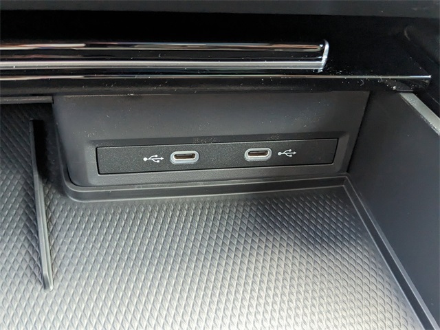 Vehicle image 25 of 29
