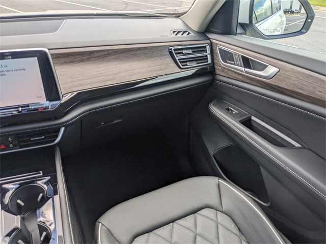 Vehicle image 18 of 29