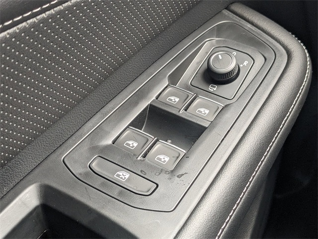 Vehicle image 26 of 29