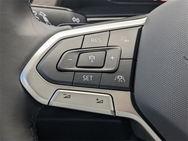 Vehicle image 27 of 29
