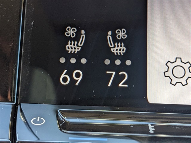 Vehicle image 24 of 31