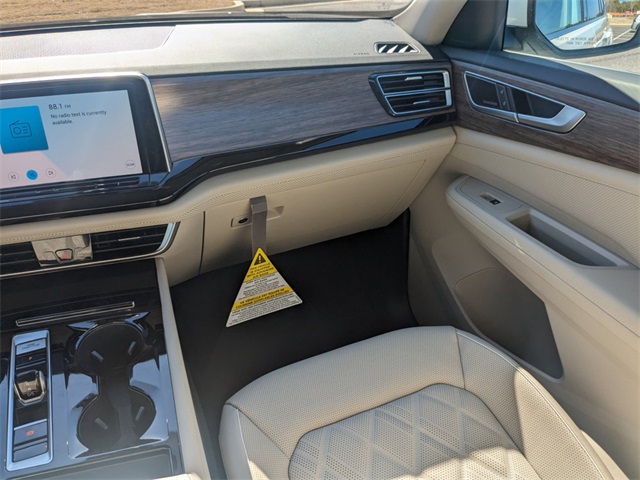 Vehicle image 17 of 31