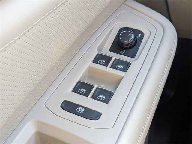 Vehicle image 26 of 31