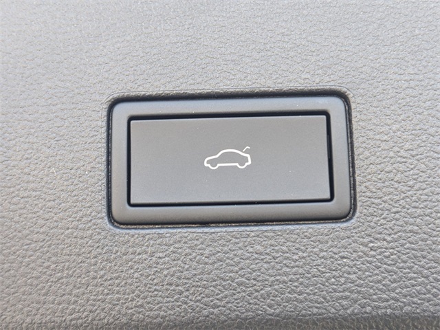 Vehicle image 13 of 31