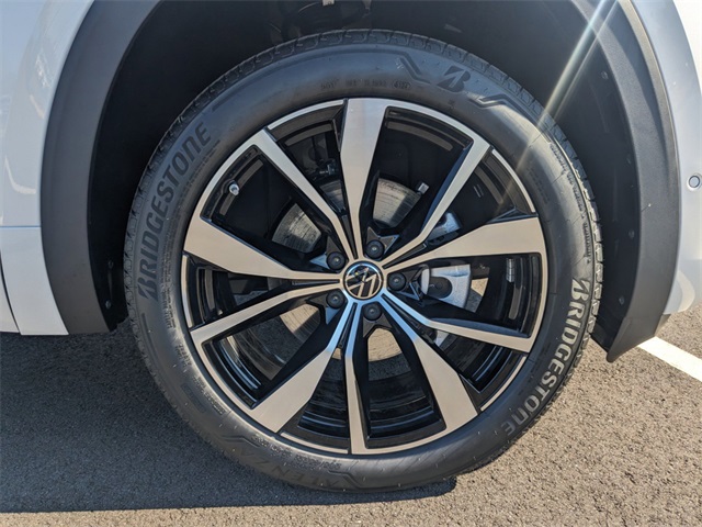 Vehicle image 10 of 31
