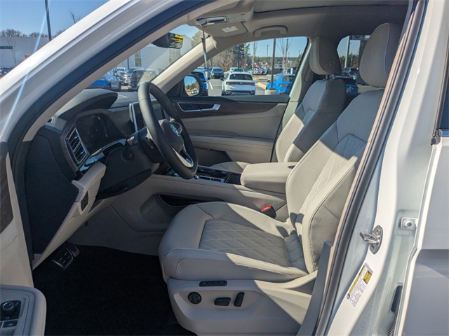 Vehicle image 21 of 31