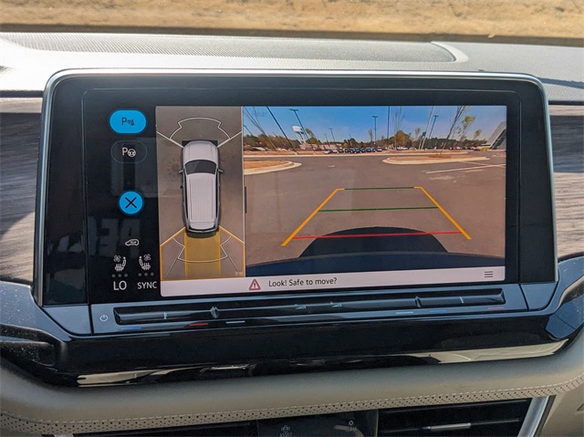 Vehicle image 32 of 63