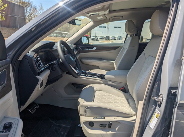 Vehicle image 31 of 63