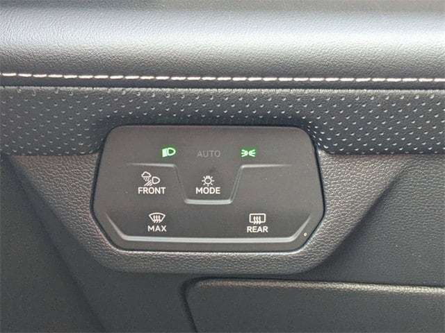 Vehicle image 26 of 37