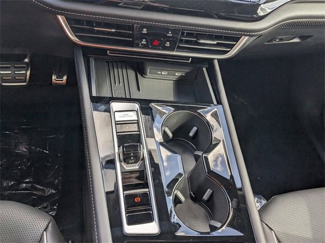 Vehicle image 20 of 37