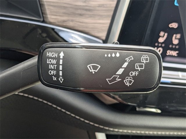 Vehicle image 27 of 37