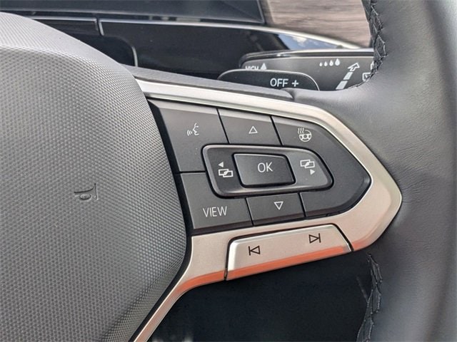 Vehicle image 23 of 37