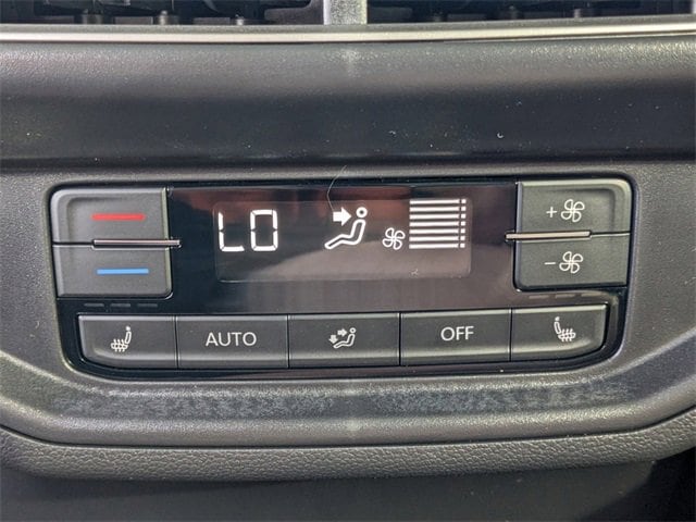 Vehicle image 21 of 37