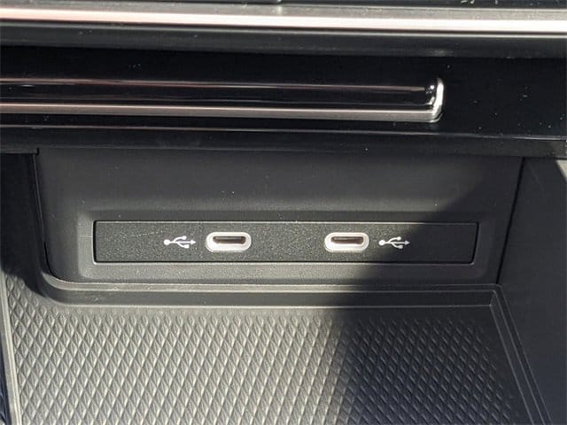 Vehicle image 35 of 37