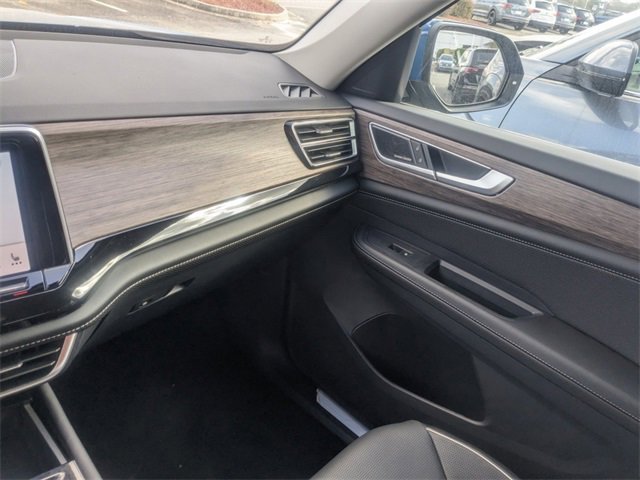 Vehicle image 13 of 37