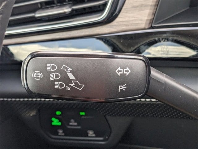 Vehicle image 32 of 37
