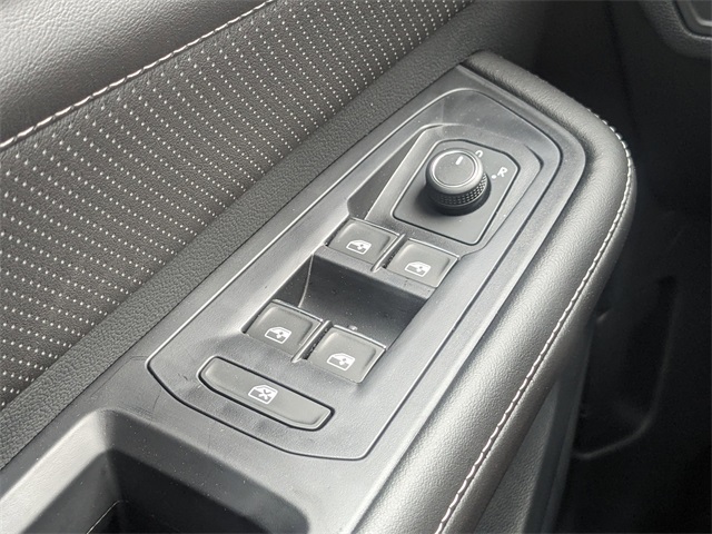 Vehicle image 23 of 29